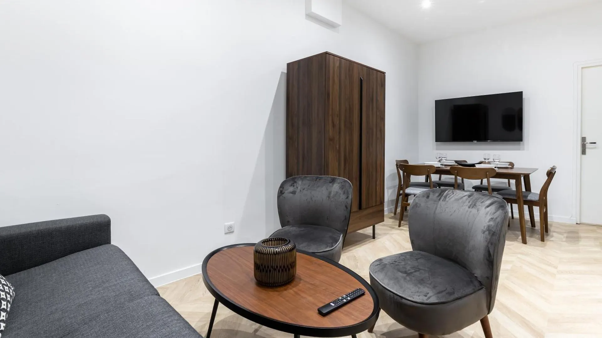 Hsh St Germain/Jardin Du Luxembourg : Luxury Apartment Paris France